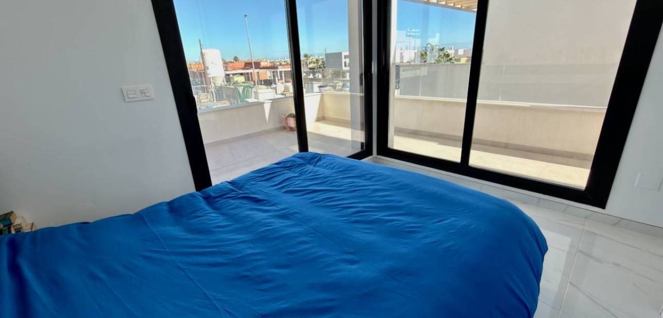 Herverkoop - Villa -
Los Montesinos - La herrada