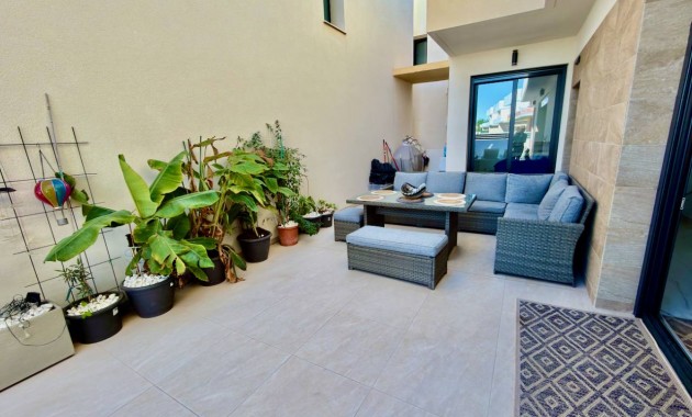 Herverkoop - Villa -
Los Montesinos - La herrada