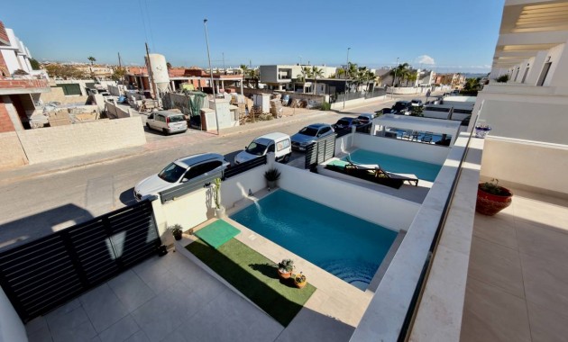 Herverkoop - Villa -
Los Montesinos - La herrada