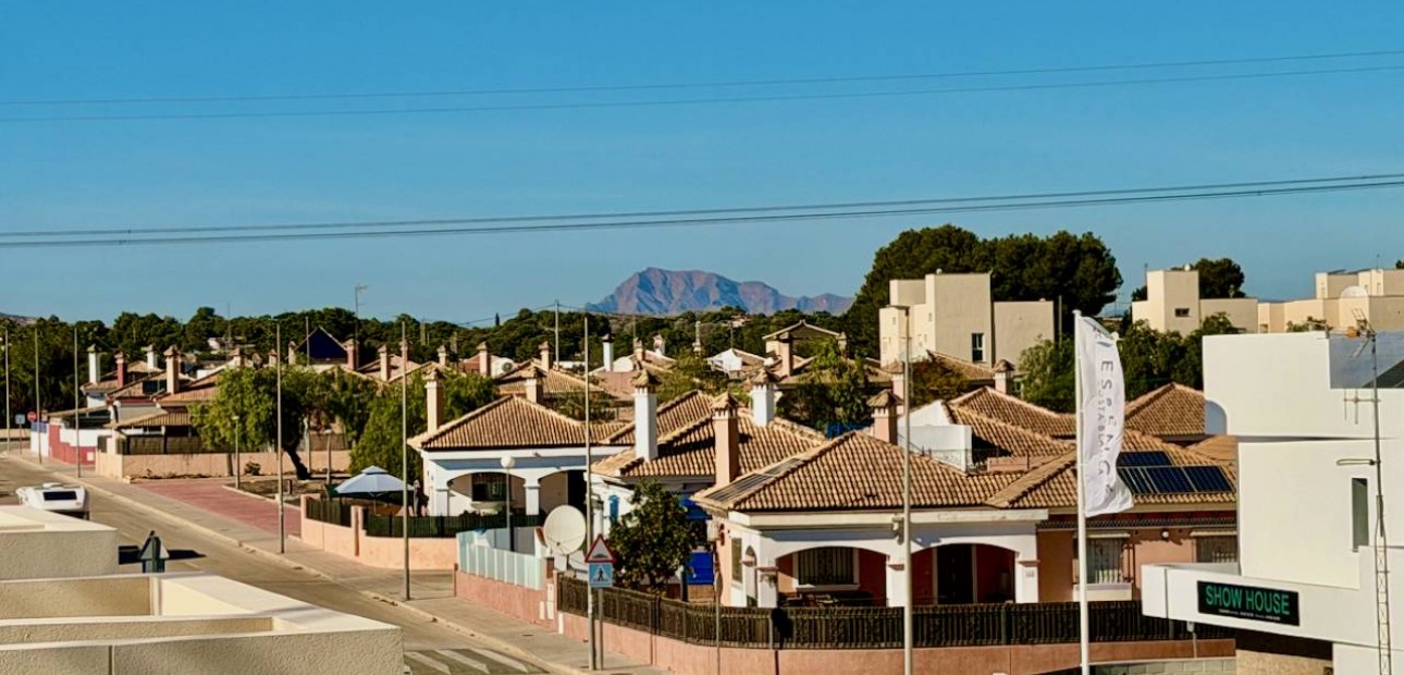 Herverkoop - Villa -
Los Montesinos - La herrada