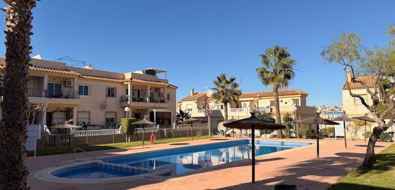 Herverkoop - Bungalow -
Orihuela Costa - Las Filipinas