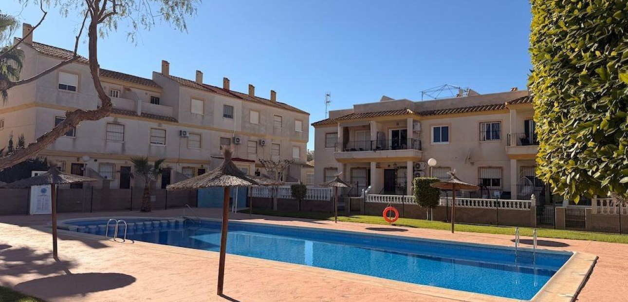 Herverkoop - Bungalow -
Orihuela Costa - Las Filipinas