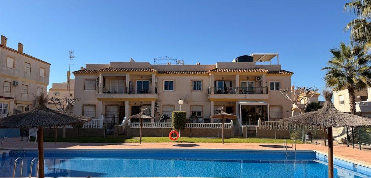 Herverkoop - Bungalow -
Orihuela Costa - Las Filipinas