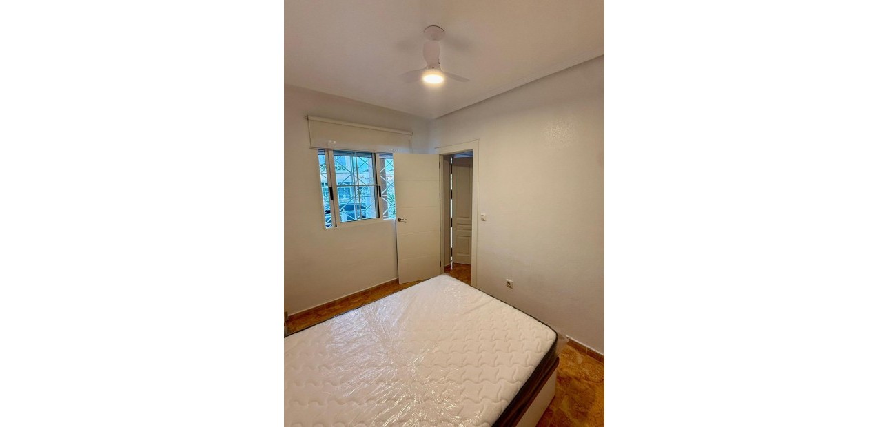 Herverkoop - Appartement / flat -
Torrevieja - Playa de los locos