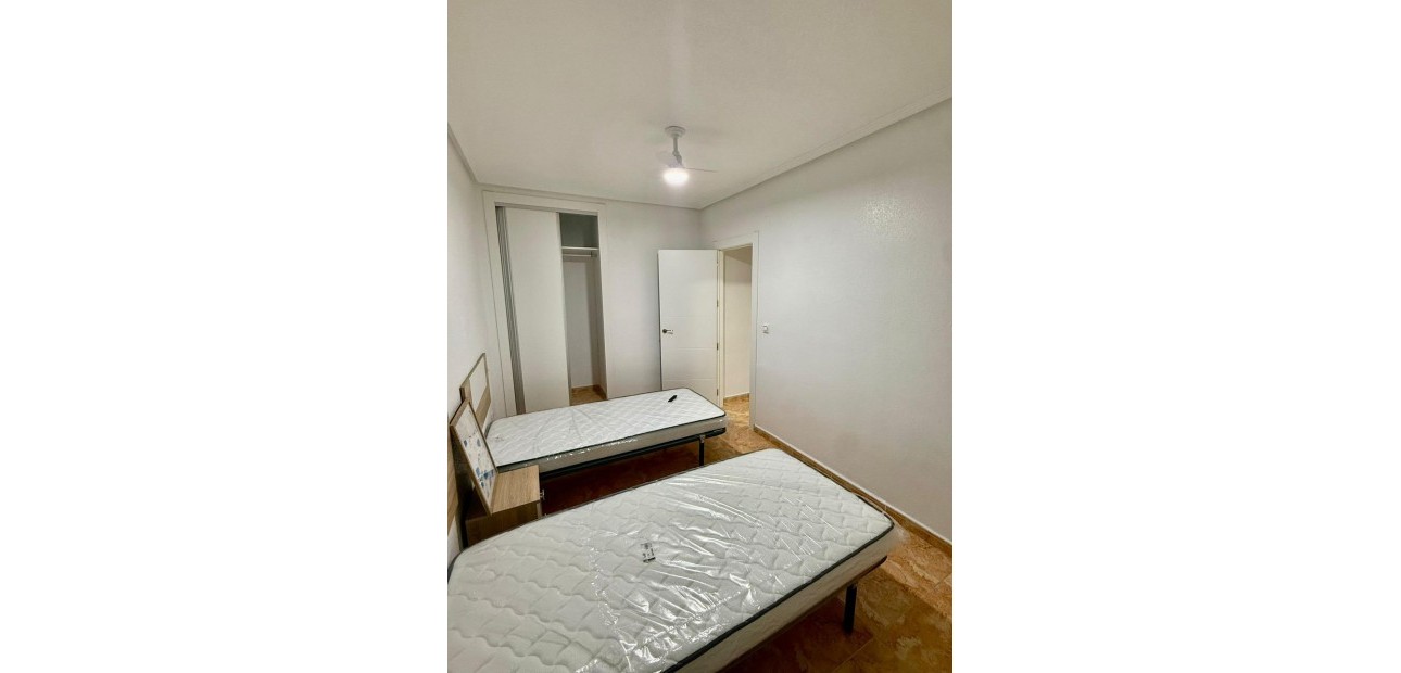 Herverkoop - Appartement / flat -
Torrevieja - Playa de los locos