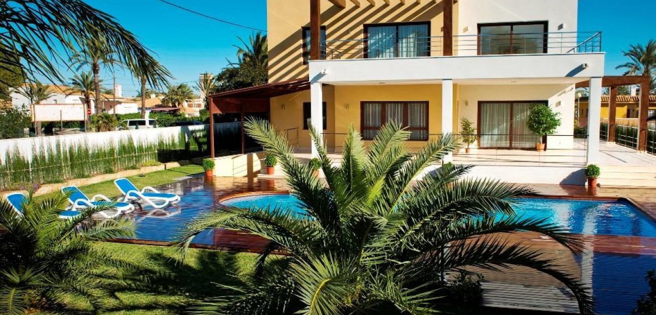 Venta - Villa -
Cabo Roig
