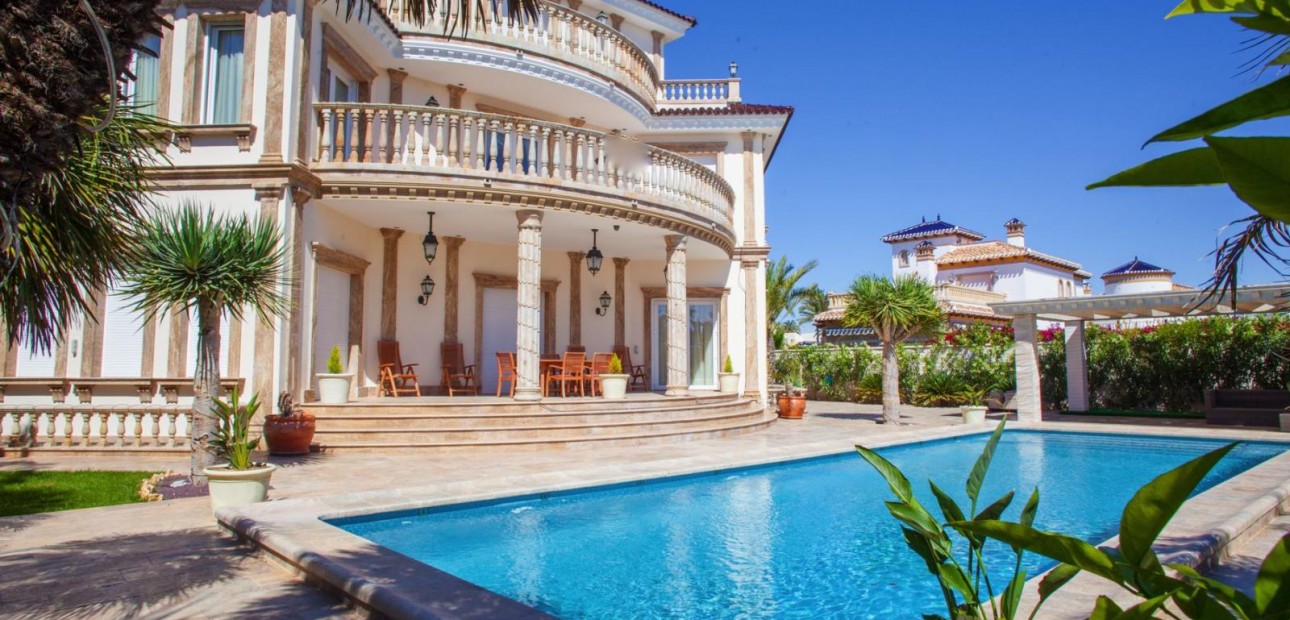 Herverkoop - Villa -
Cabo Roig