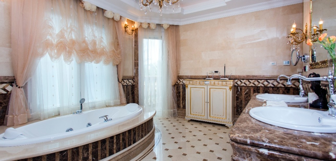 Herverkoop - Villa -
Cabo Roig