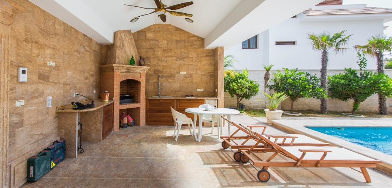 Herverkoop - Villa -
Cabo Roig