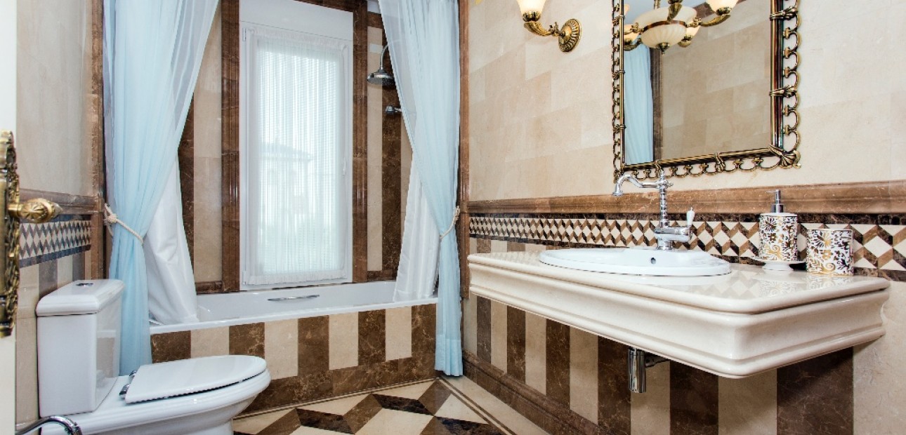 Herverkoop - Villa -
Cabo Roig