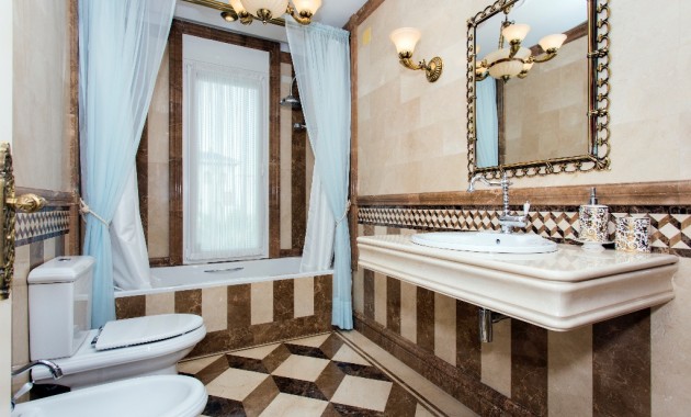 Herverkoop - Villa -
Cabo Roig