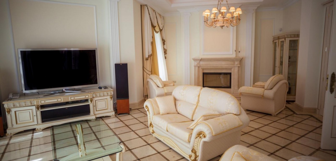 Herverkoop - Villa -
Cabo Roig