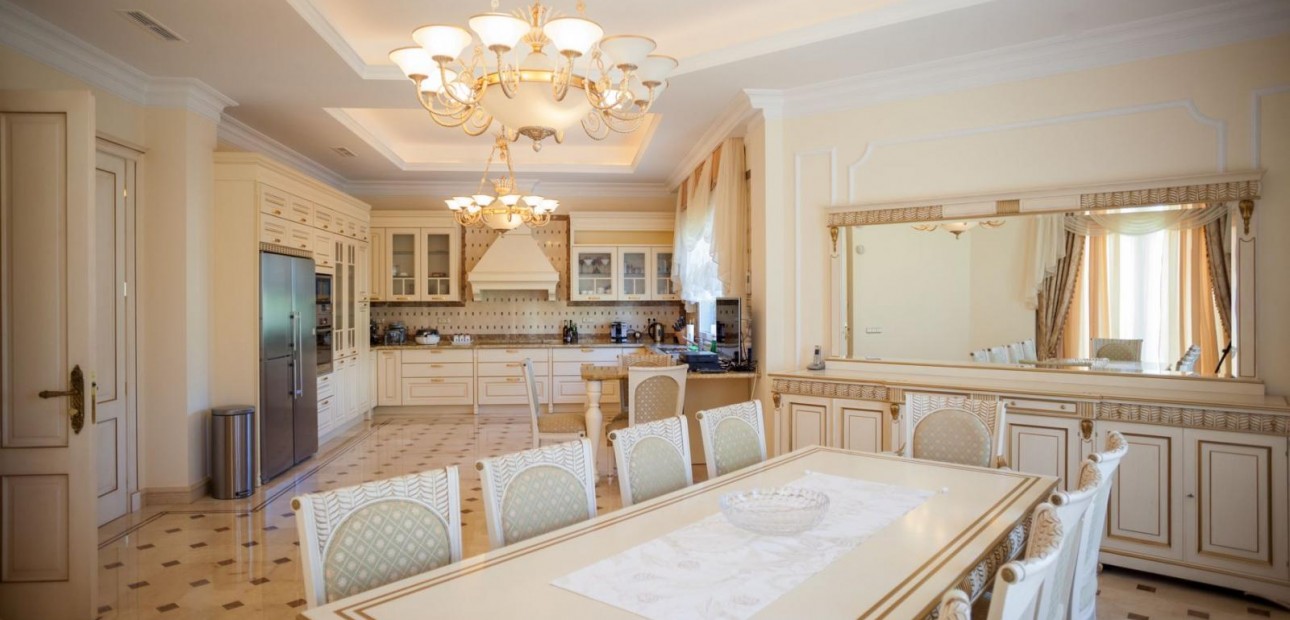 Herverkoop - Villa -
Cabo Roig