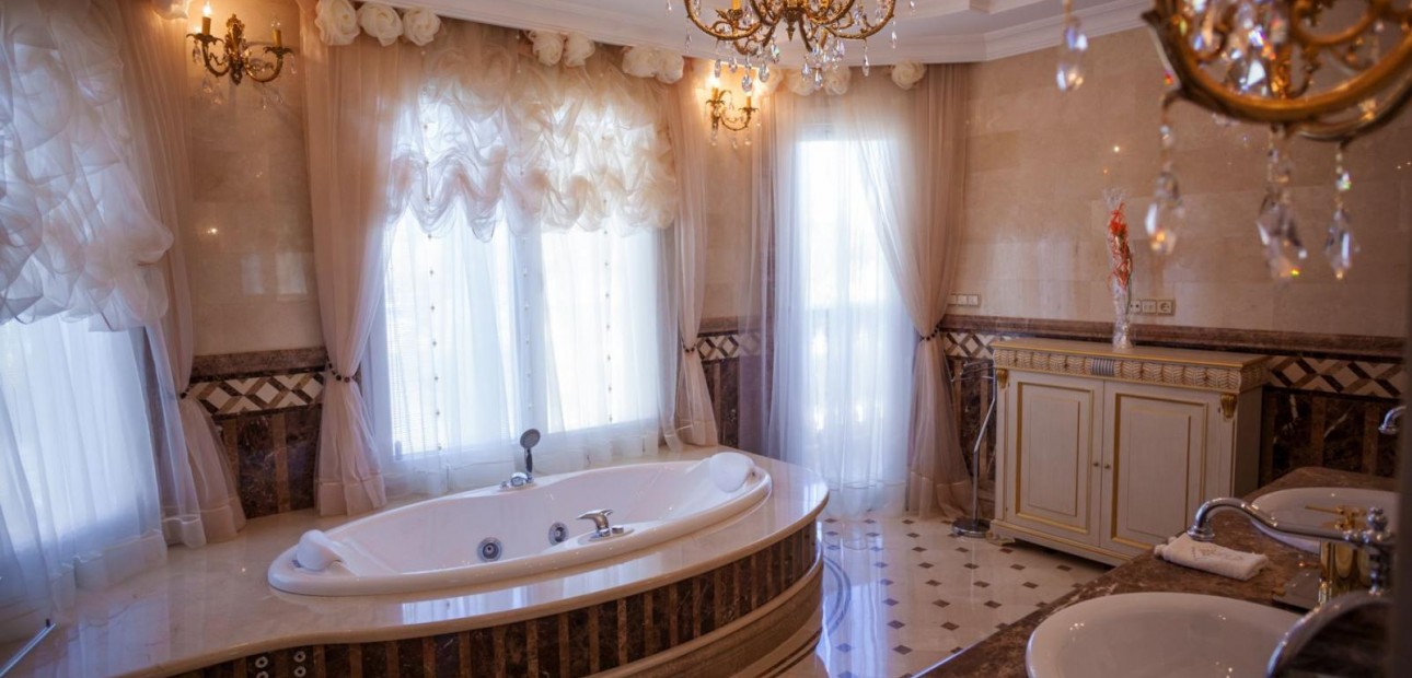 Herverkoop - Villa -
Cabo Roig