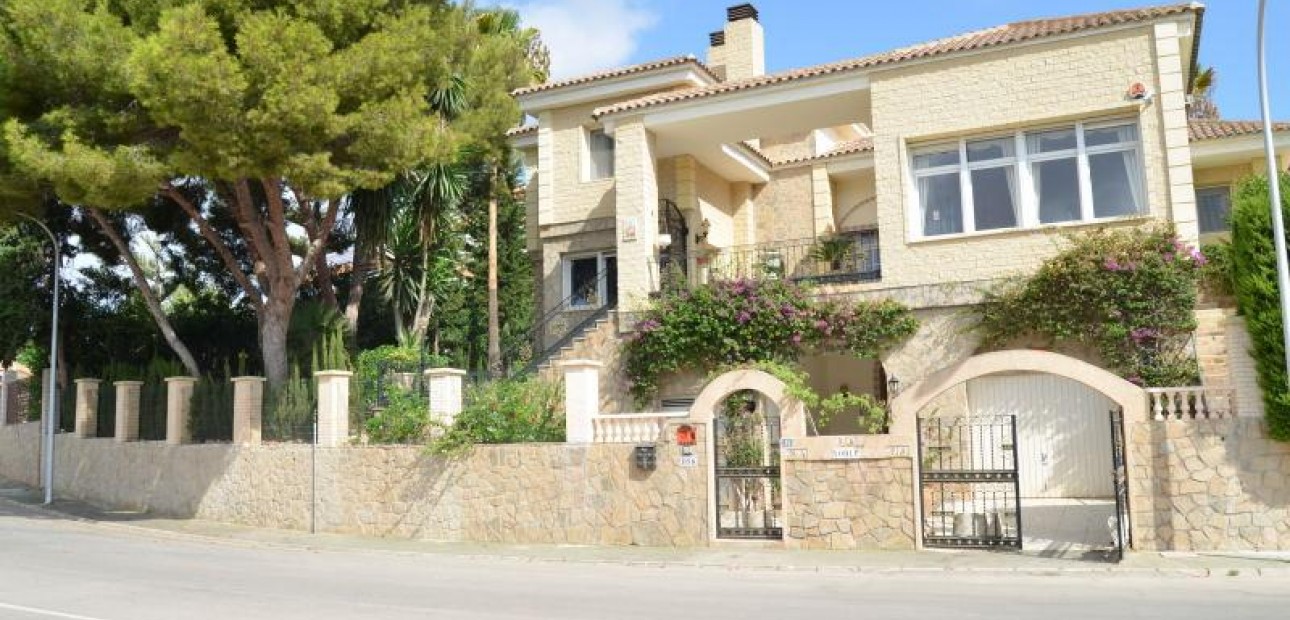 Herverkoop - Villa -
Dehesa de Campoamor