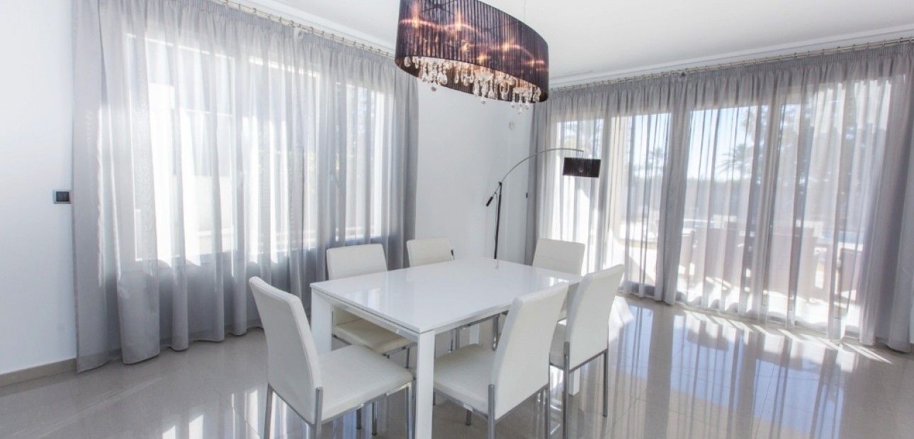 Herverkoop - Villa -
Cabo Roig