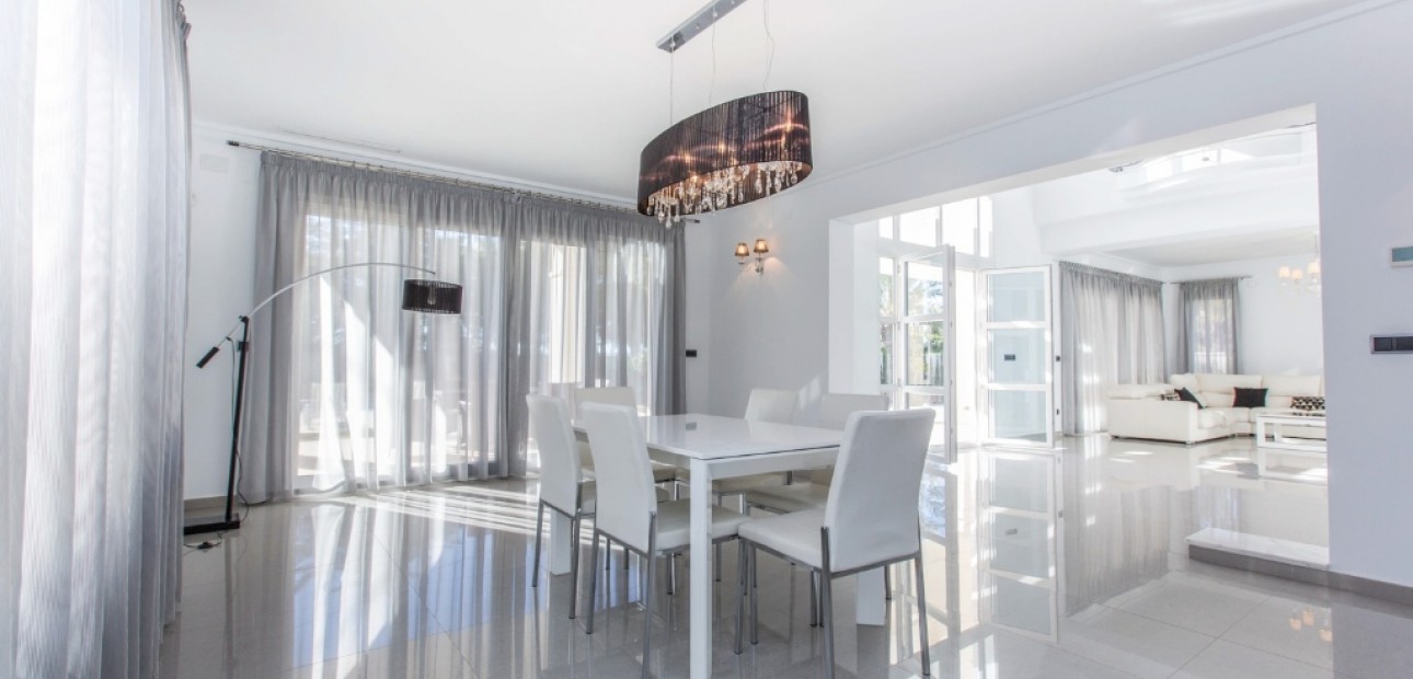 Herverkoop - Villa -
Cabo Roig