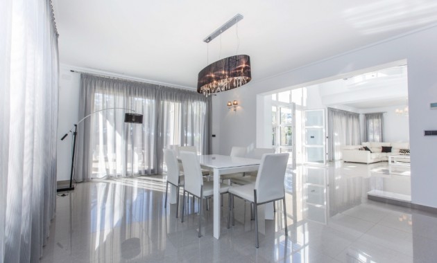 Herverkoop - Villa -
Cabo Roig