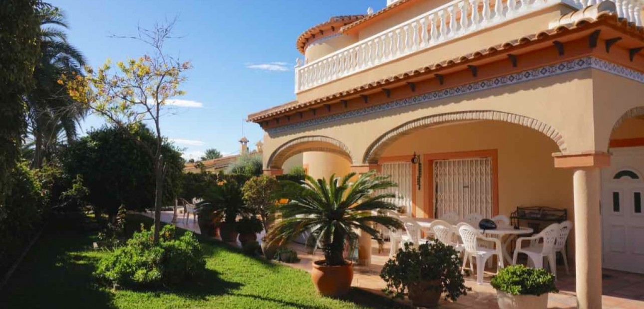 Venta - Villa -
Cabo Roig