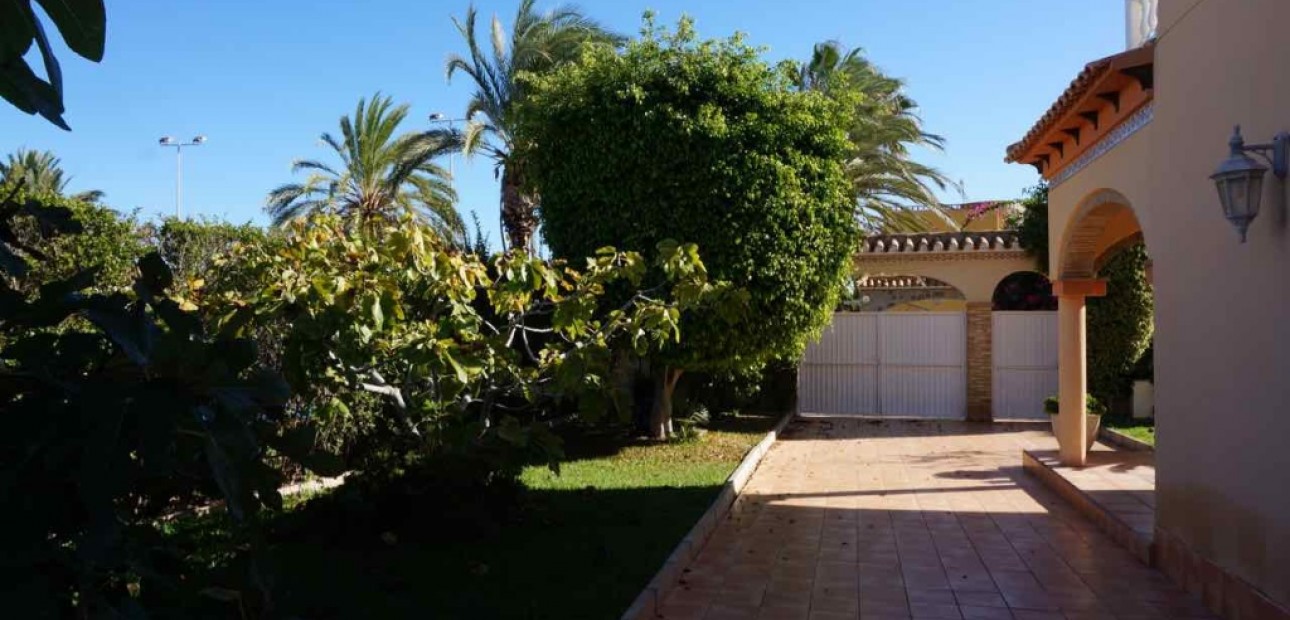 Venta - Villa -
Cabo Roig