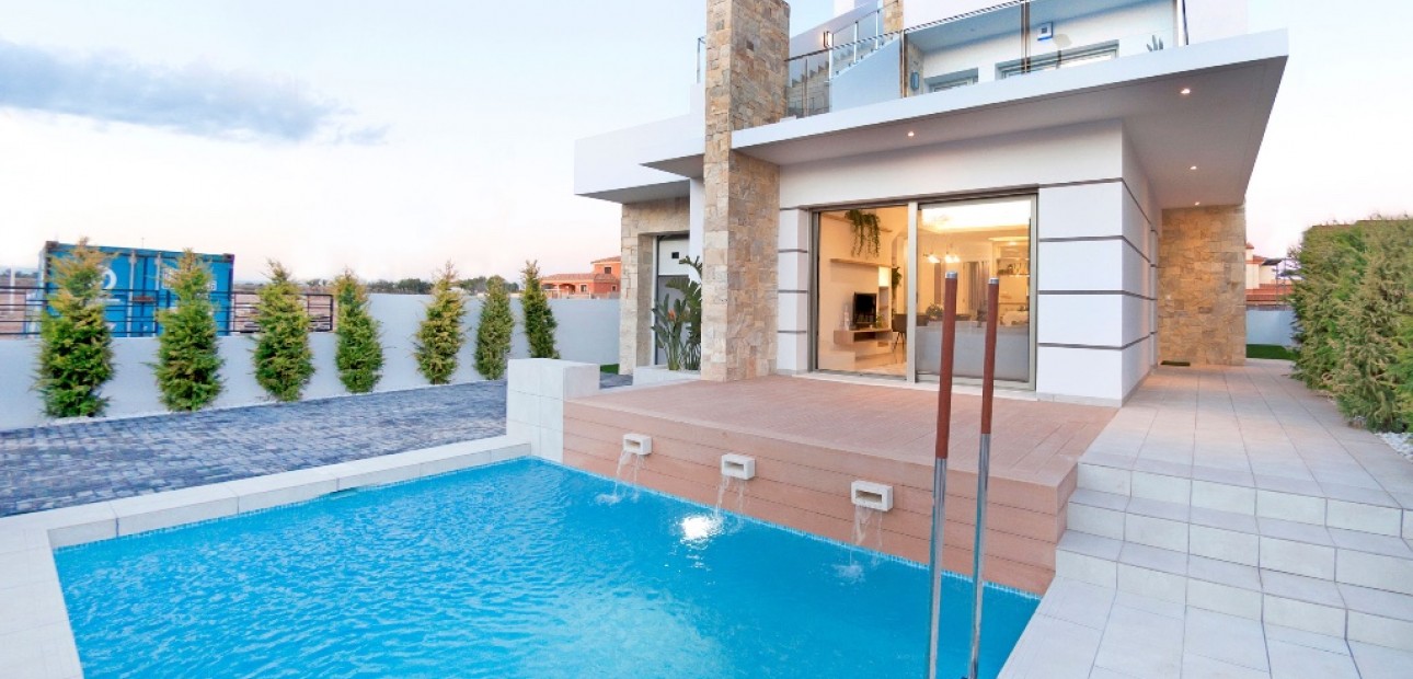 Nueva construcción  - Villa -
Los Alcazares