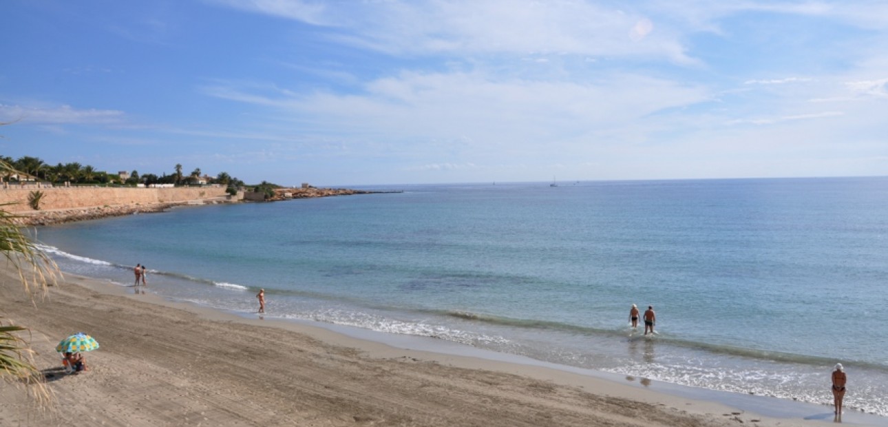 Alquiler a corto plazo - Apartamento / piso -
Punta Prima - La Recoleta