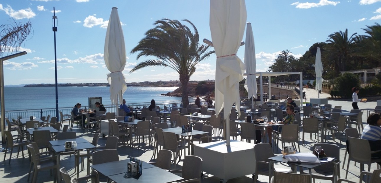 Alquiler a corto plazo - Apartamento / piso -
Punta Prima - La Recoleta