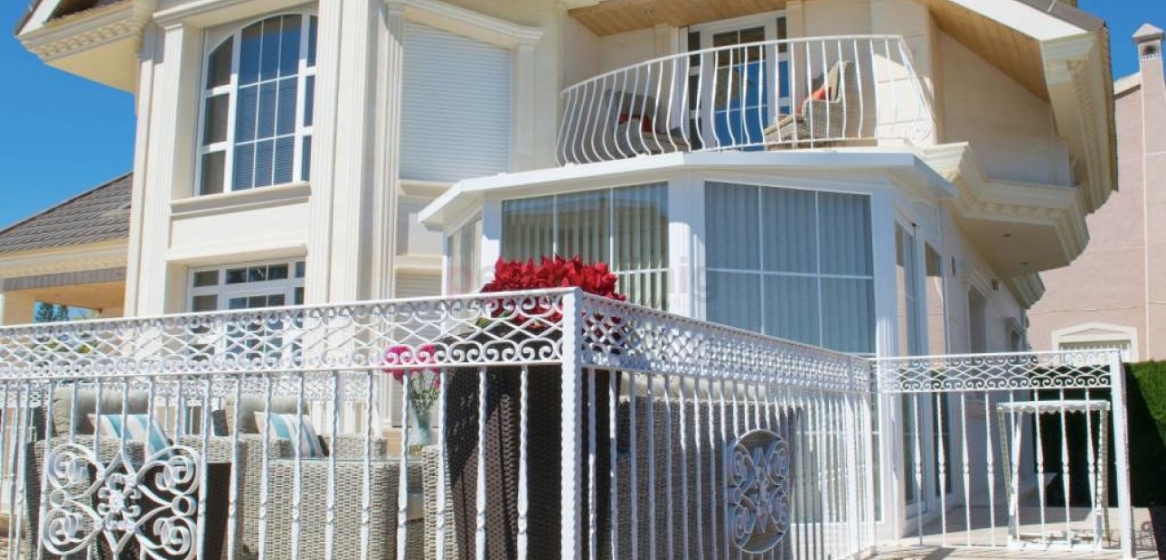 Herverkoop - Villa -
Ciudad Quesada