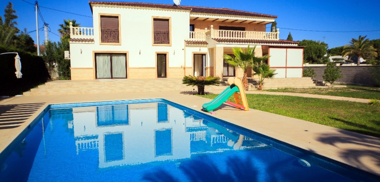 Herverkoop - Villa -
Cabo Roig