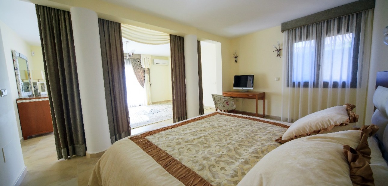 Herverkoop - Villa -
Cabo Roig