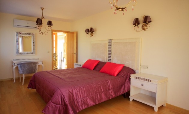 Herverkoop - Villa -
Cabo Roig