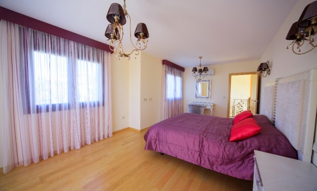 Herverkoop - Villa -
Cabo Roig