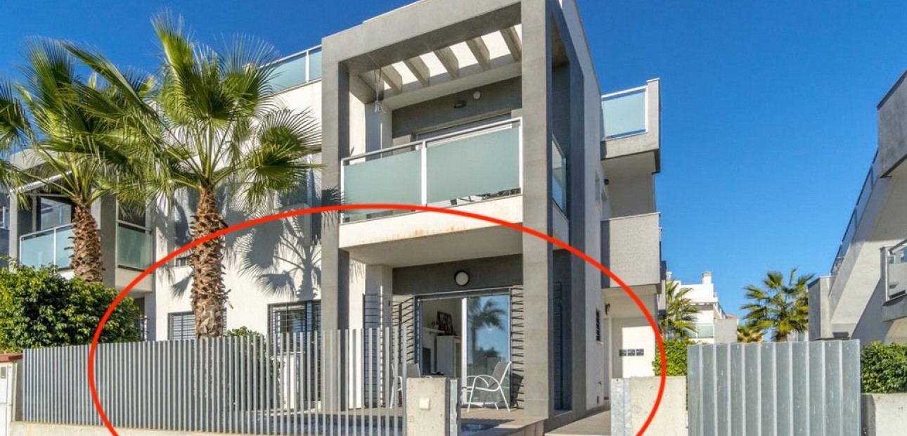 Herverkoop - Appartement / flat -
Punta Prima