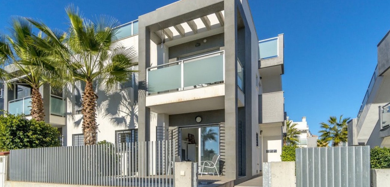 Herverkoop - Appartement / flat -
Punta Prima