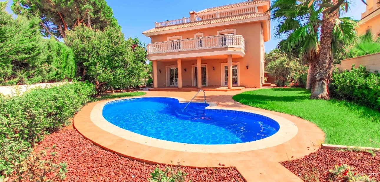 Nieuwbouw - Villa -
Cabo Roig