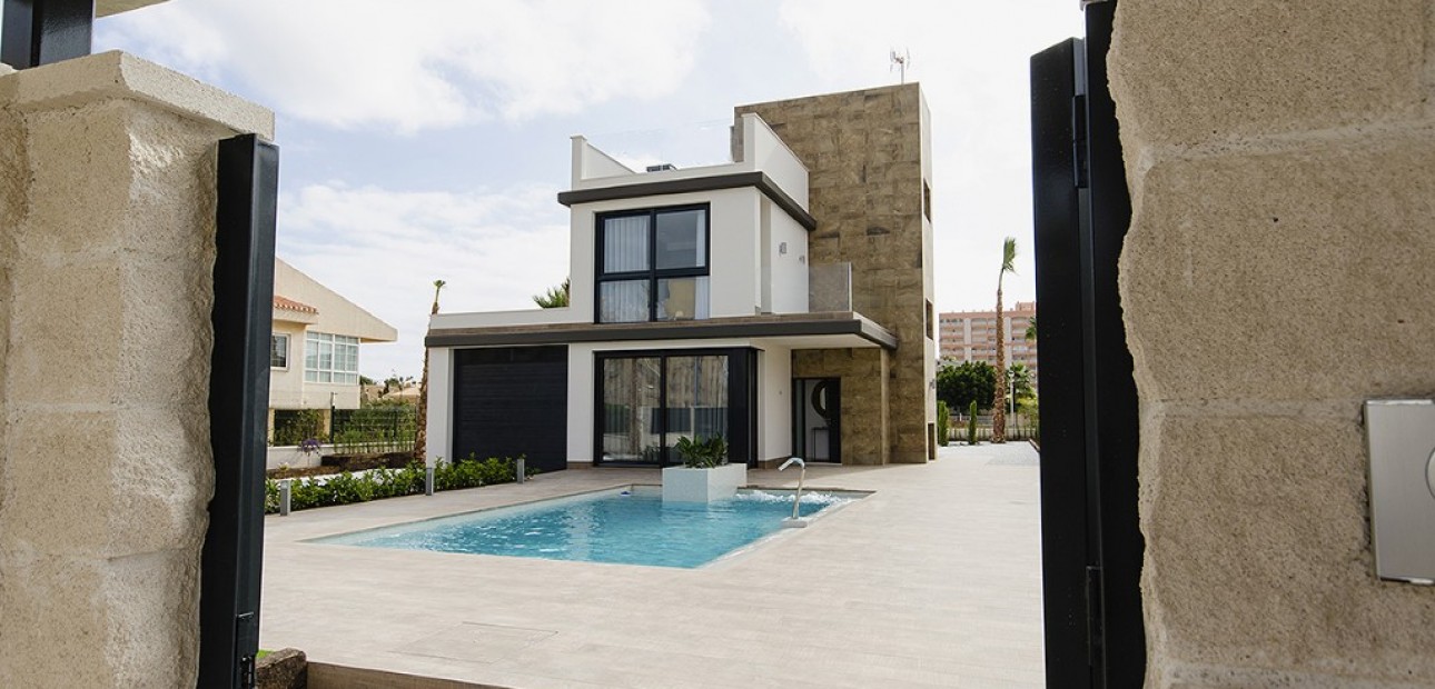 Nueva construcción  - Villa -
Dehesa de Campoamor