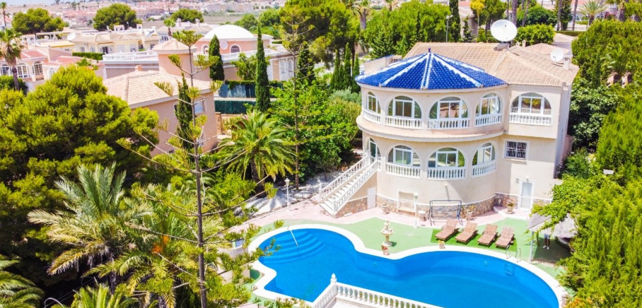 Sale - Villa -
Ciudad Quesada