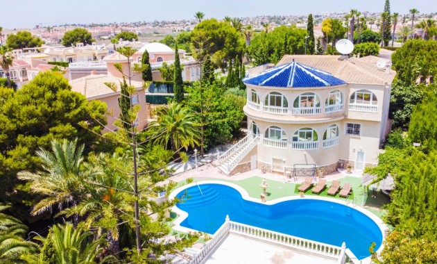 Sale - Villa -
Ciudad Quesada