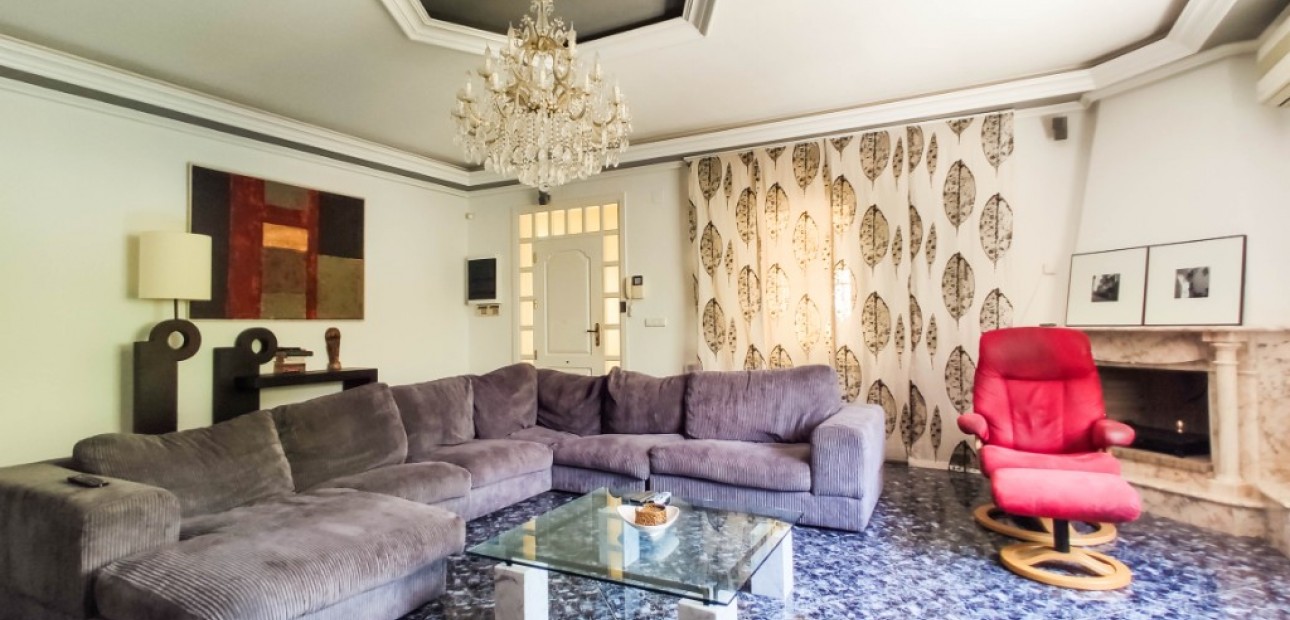 Sale - Villa -
Ciudad Quesada