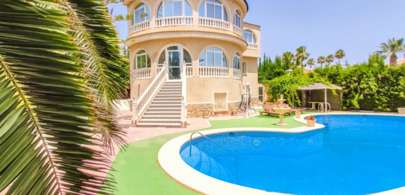 Sale - Villa -
Ciudad Quesada