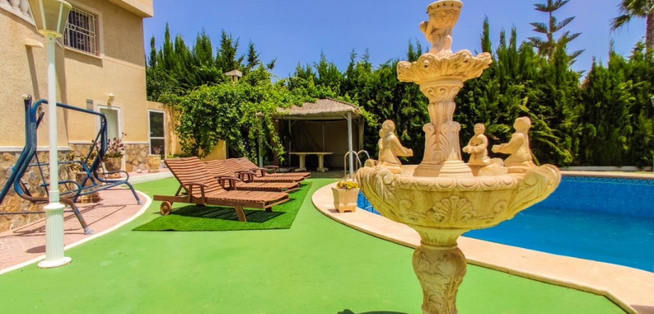 Sale - Villa -
Ciudad Quesada