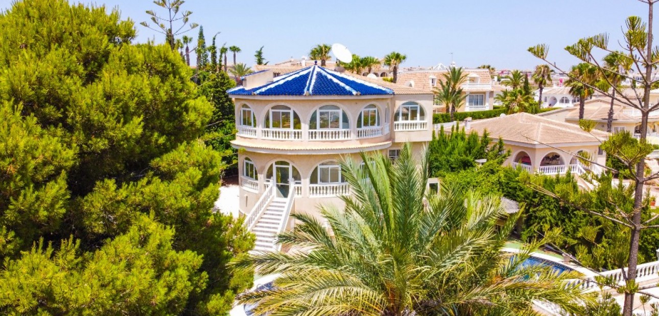 Sale - Villa -
Ciudad Quesada