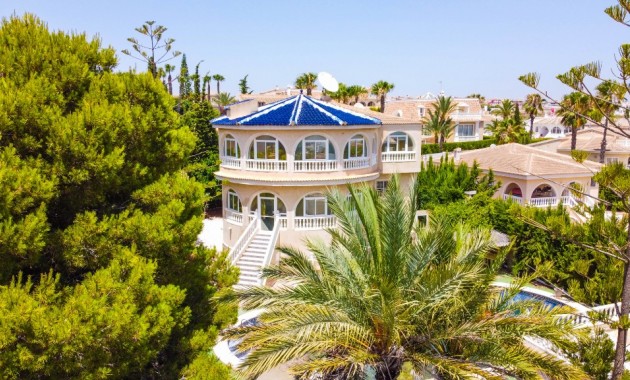 Sale - Villa -
Ciudad Quesada