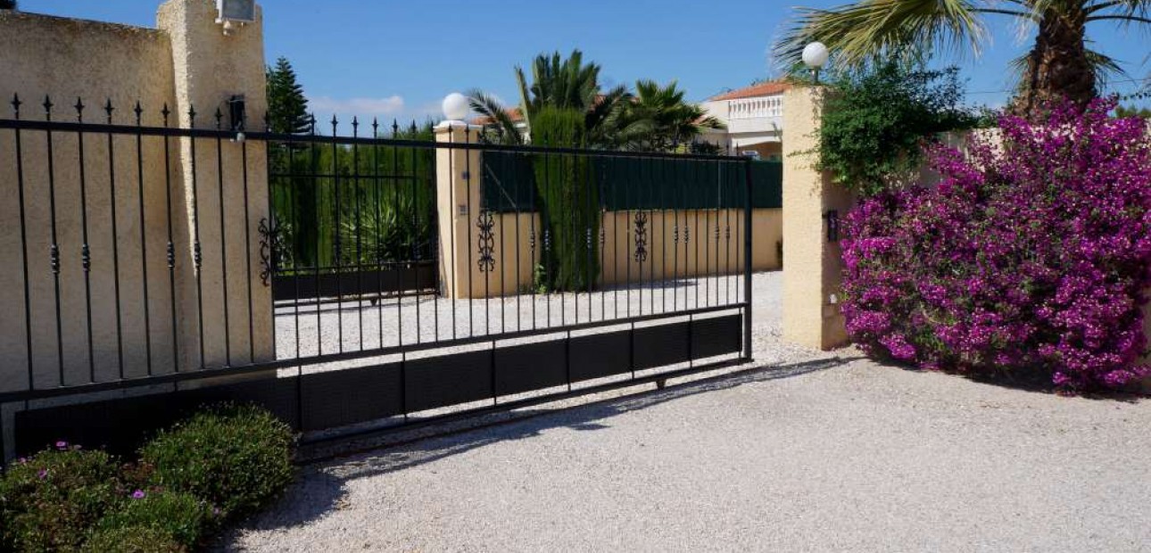 Venta - Finca Country Property -
Catral