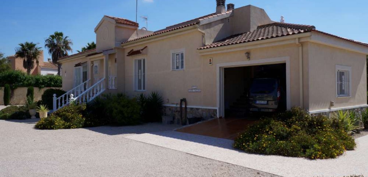 Venta - Finca Country Property -
Catral