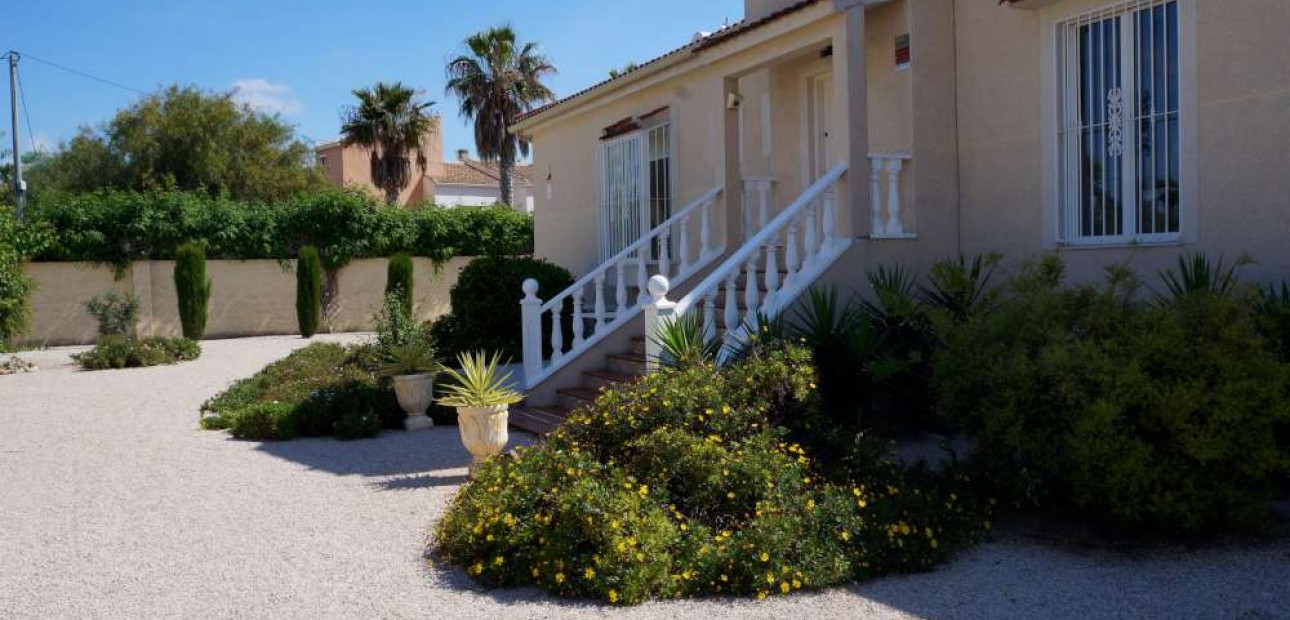 Venta - Finca Country Property -
Catral