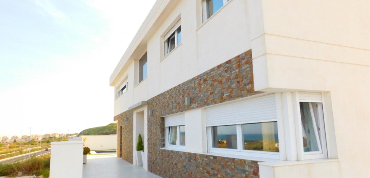 Venta - Villa -
Guardamar del Segura