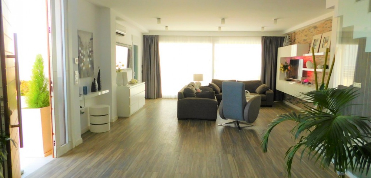 Venta - Villa -
Guardamar del Segura