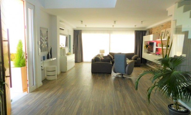 Venta - Villa -
Guardamar del Segura