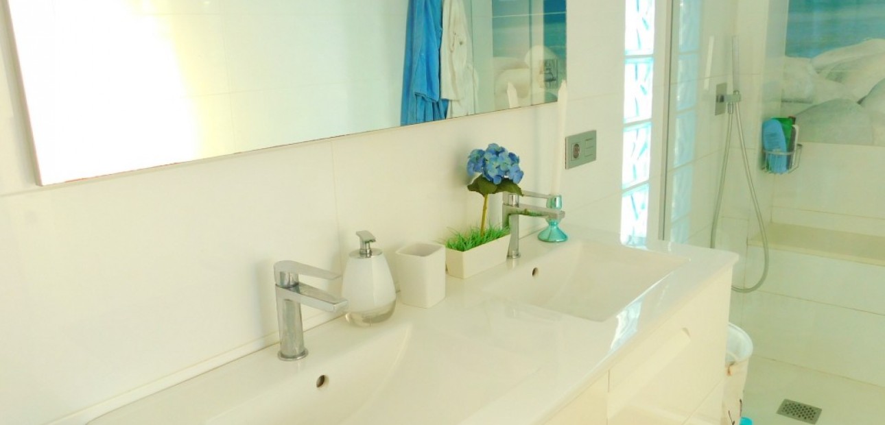 Venta - Villa -
Guardamar del Segura